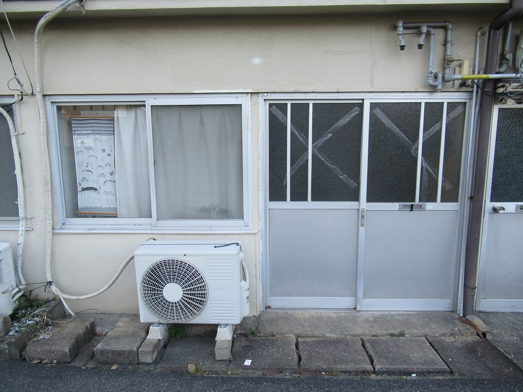 万徳町貸家　左側