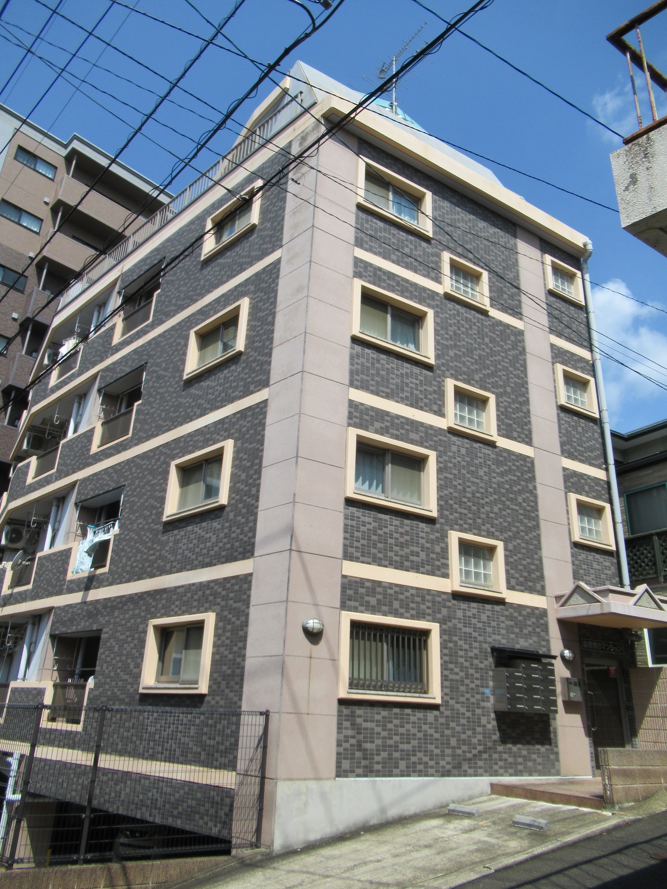 森塚第８マンション203号室